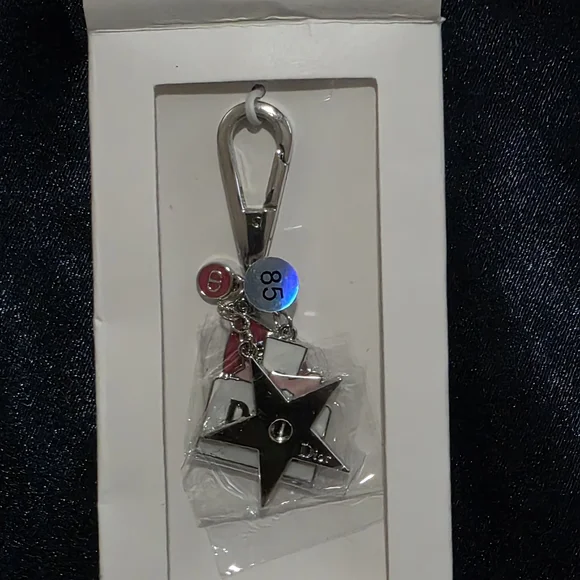 🎅🌲)) Dior Silver and Pink Keychain Or Bag Charm. NWOT - Picture 3 of 4